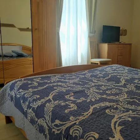 Mercedes Apartman Se 2 Loznici 아파트 *