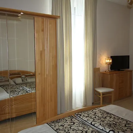 Mercedes Apartman Se 2 Loznici 아파트 *